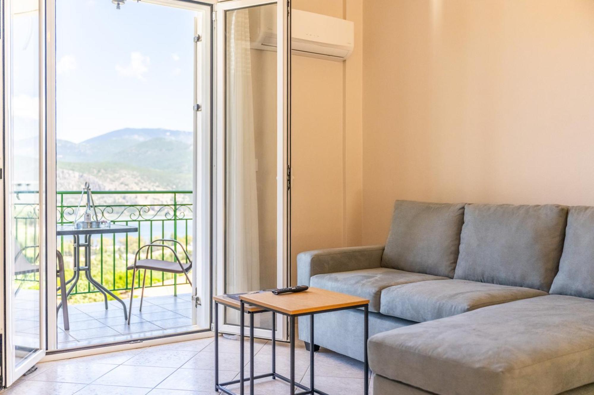 Apaggio di Argostoli Apartment!! private parking&sea view! Esterno foto